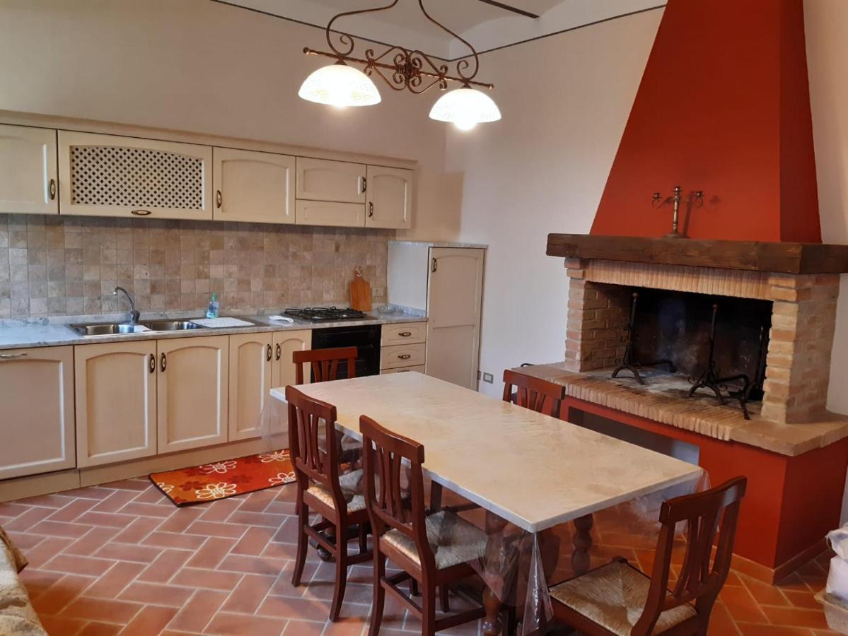 Agriturismo La Valle Della Lavanda - Podere Mezzastrada Fauglia Szoba fotó